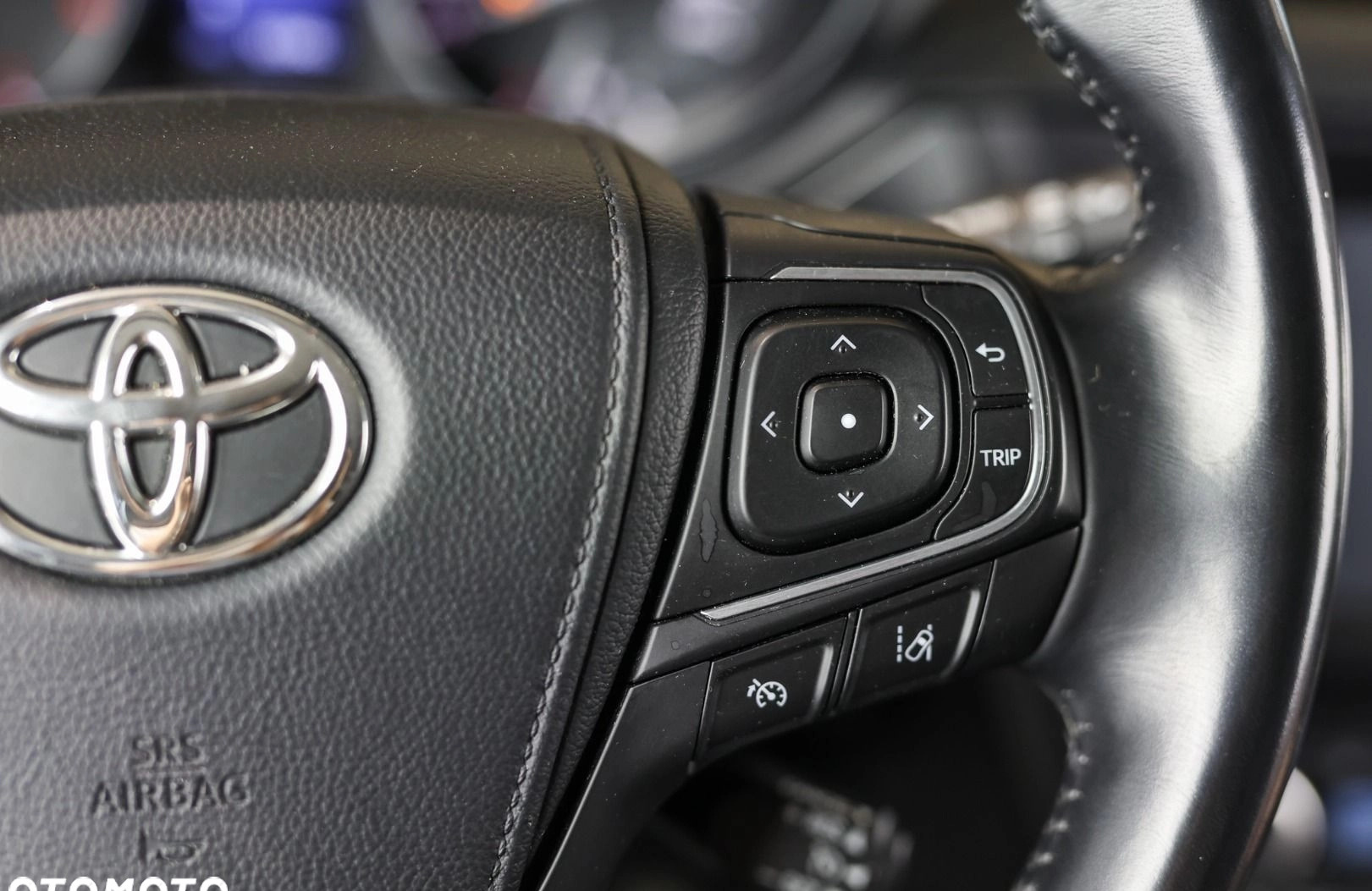 Toyota Avensis cena 78850 przebieg: 101018, rok produkcji 2018 z Przedbórz małe 596